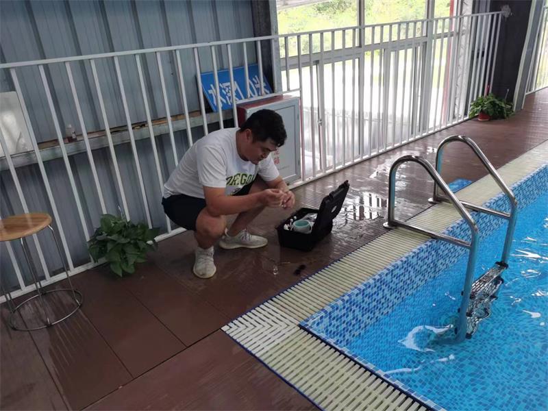 泳池水質(zhì)測(cè)試